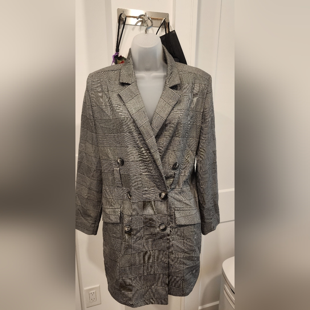 Stylish Gray Plaid Blazer